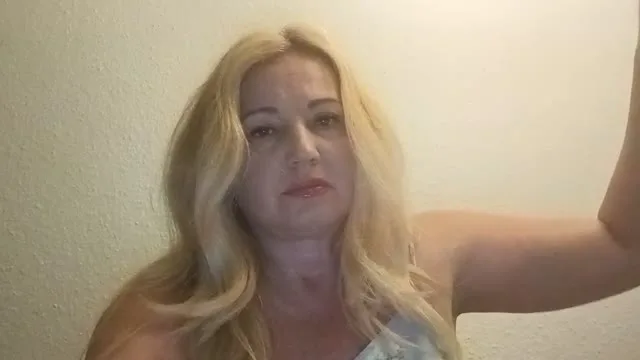 AlisaStrijg camgirl live amateur webcam