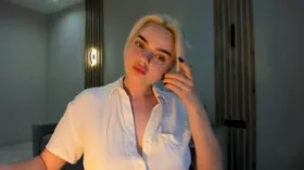AuroraAuraQ camgirl live amateur webcam