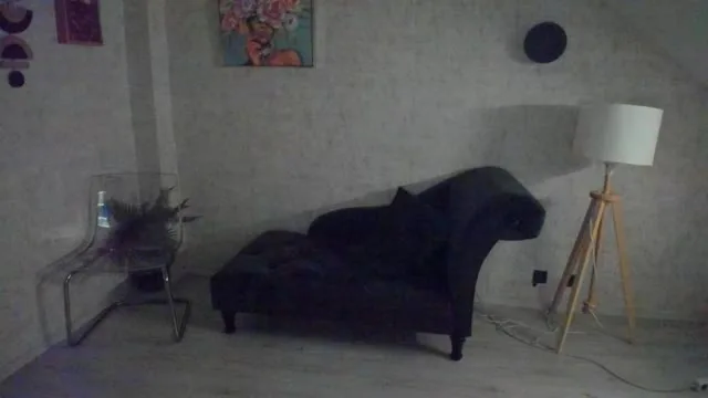 AlmaLuvv camgirl live amateur webcam