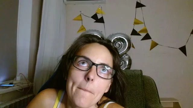 AnnaYours camgirl live amateur webcam