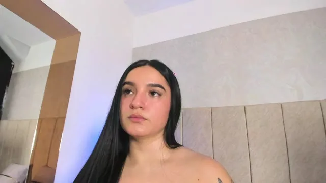 PearlLips camgirl live amateur webcam