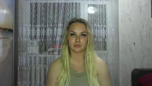 FoxyWave camgirl live amateur webcam