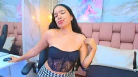 Camgirl BriBrunette online - live webcam chat