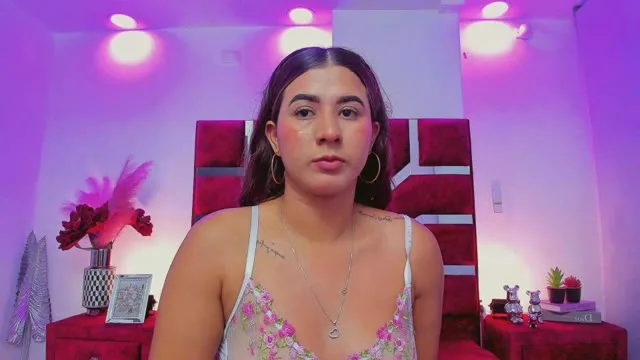 ChloeRowan camgirl live amateur webcam