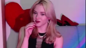 EvaFoxxxy camgirl live amateur webcam