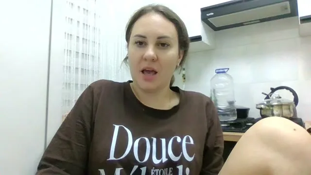 MeadowEyes camgirl live amateur webcam