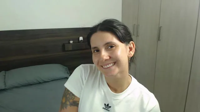 LaylaEvans camgirl live amateur webcam