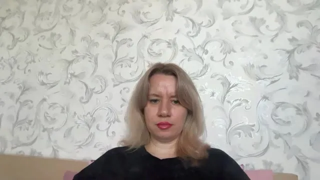 MysticCherry camgirl live amateur webcam