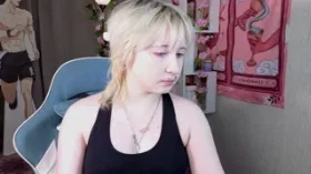 MayLeaf camgirl live amateur webcam