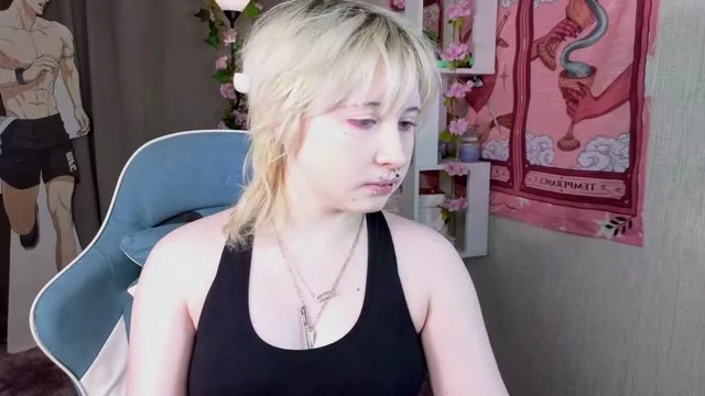 MayLeaf camgirl live amateur webcam