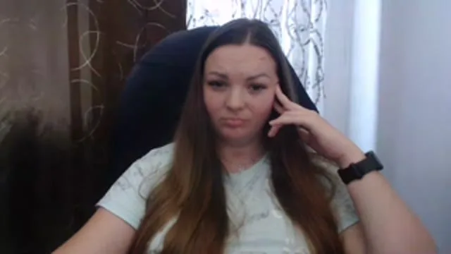 Karolinee camgirl live amateur webcam