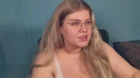 Honeylips camgirl live amateur webcam