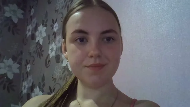 SweetRiddle camgirl live amateur webcam