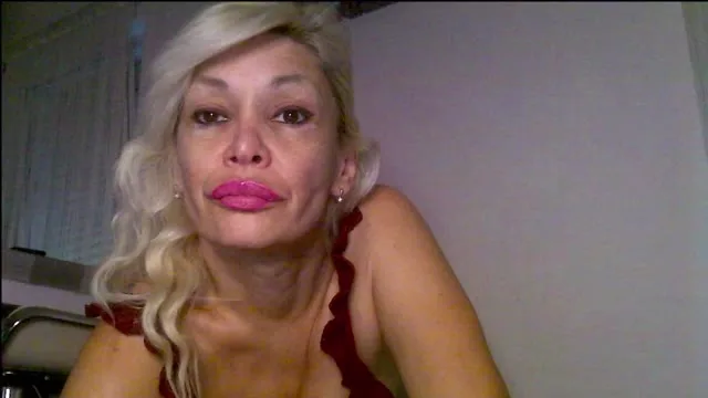 ElenaMonet camgirl live amateur webcam