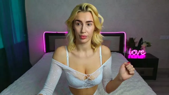 ToxicDollKis camgirl live amateur webcam