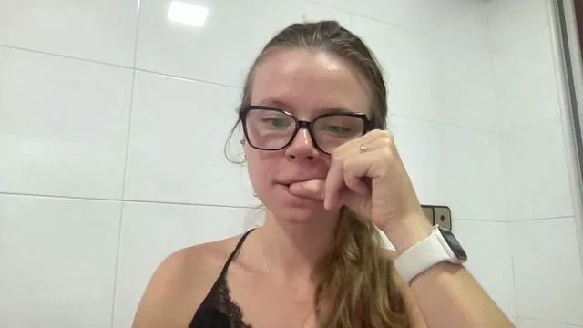 CherryNova camgirl live amateur webcam