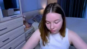 ElinaLov camgirl live amateur webcam