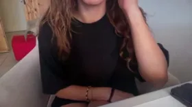 MinaLo camgirl live amateur webcam