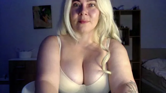 BustyNicka camgirl live amateur webcam