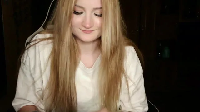 MilaPrecious camgirl live amateur webcam