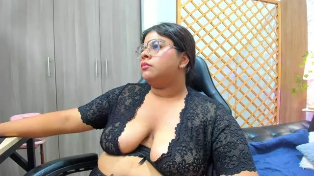 AriaRose camgirl live amateur webcam