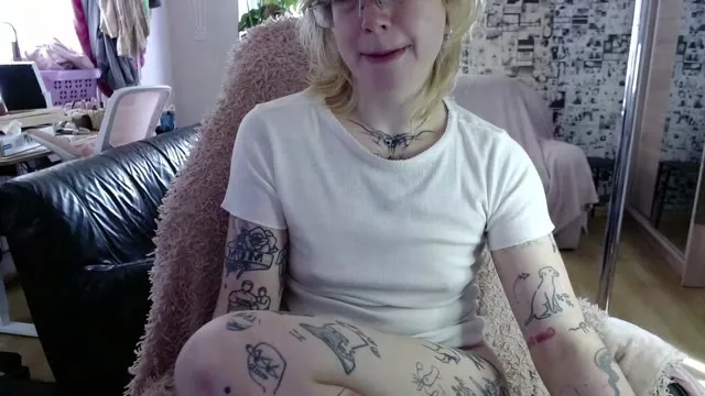 LolaHorny camgirl live amateur webcam