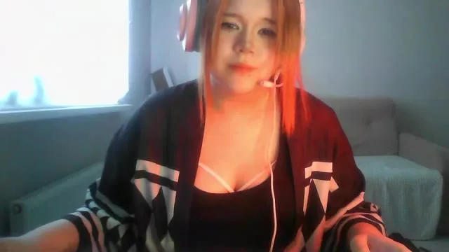 AmandaMia camgirl live amateur webcam