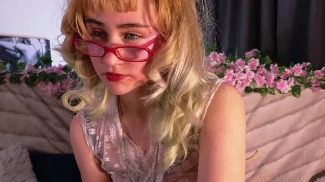 DotieAngel camgirl live amateur webcam