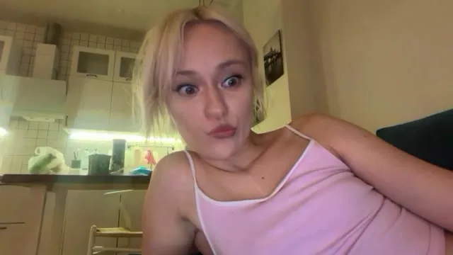 FloryWhite camgirl live amateur webcam