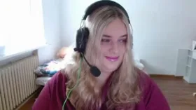 Camgirl KitsuneAiko online - live webcam chat