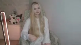 Camgirl GigiAllens online - live webcam chat