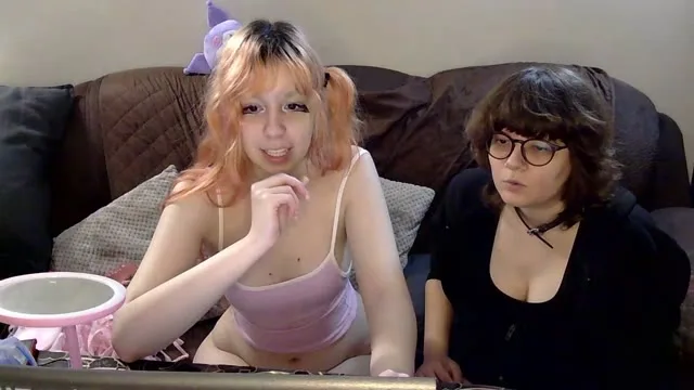 LilGoonettes camgirl live amateur webcam