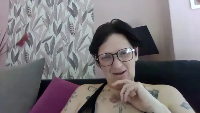 Rosy1982 camgirl live amateur webcam