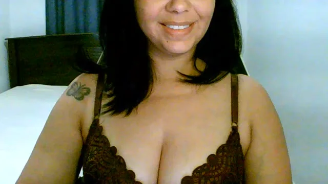 Zyah camgirl live amateur webcam