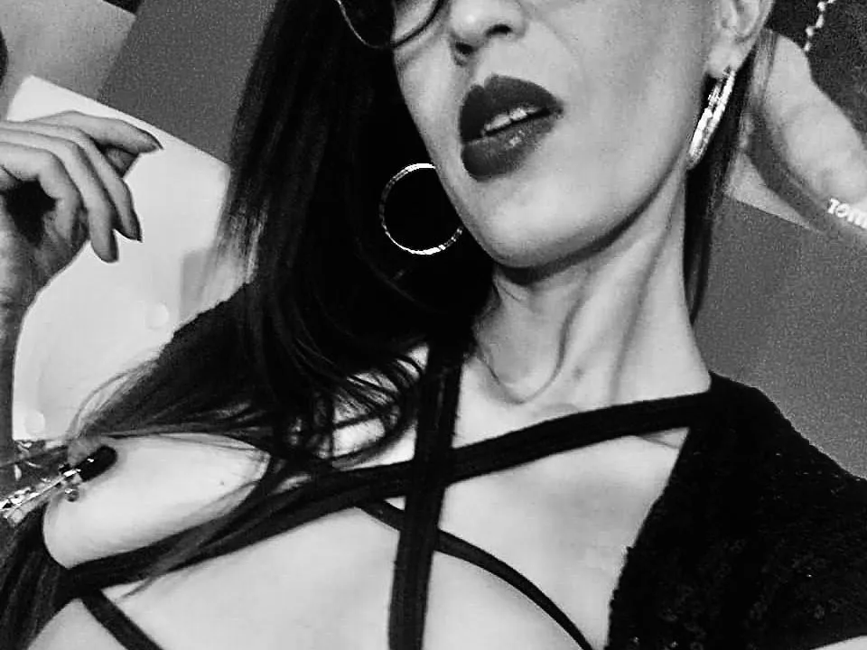 AngiePerra camgirl live amateur webcam
