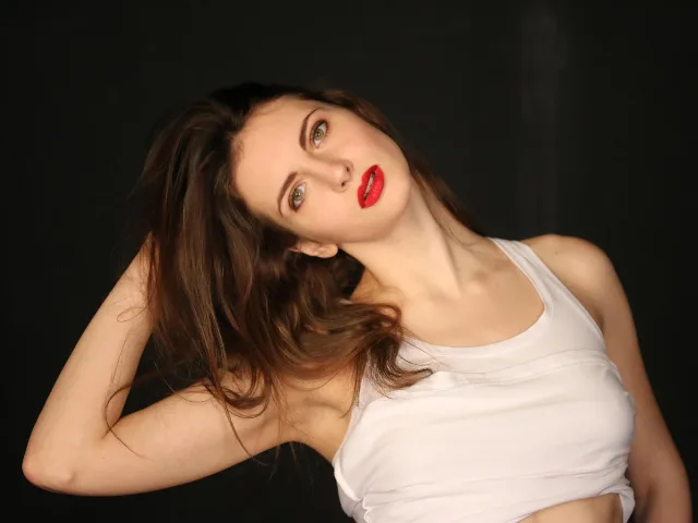 RainaRise camgirl live amateur webcam