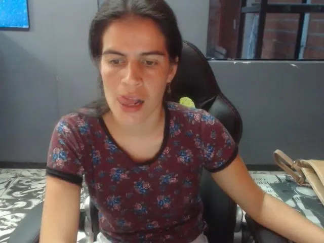 Ainnhoa camgirl live amateur webcam