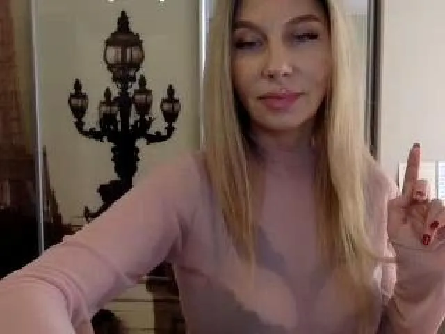 FieryKatnes camgirl live amateur webcam