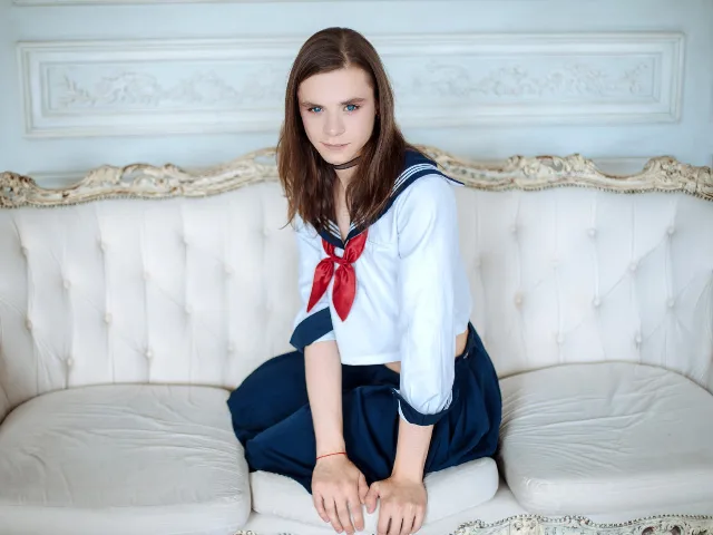 SimonaLewise camgirl live amateur webcam