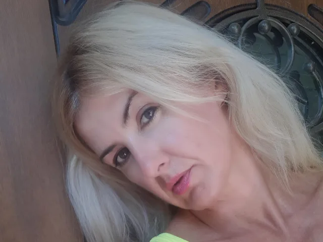 TianaQLove camgirl live amateur webcam