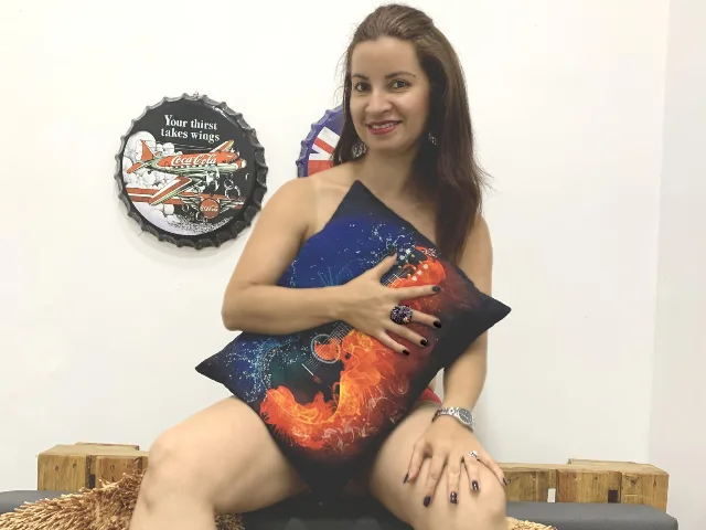 AliceMillerX camgirl live amateur webcam