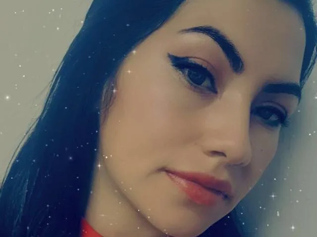 NaughtyNiky camgirl live amateur webcam