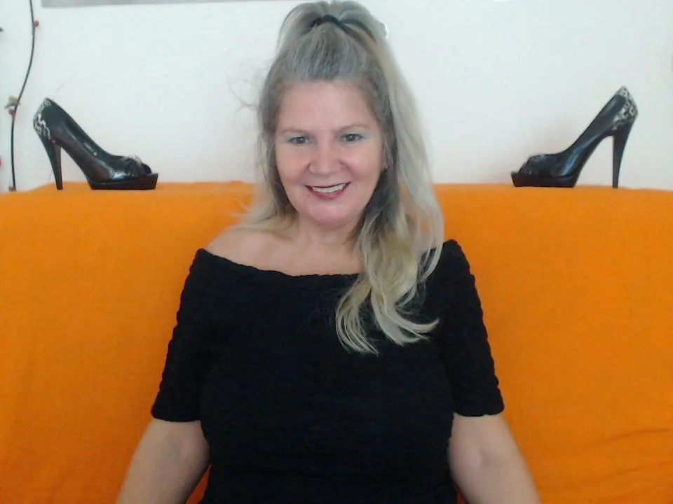 AdamaXbella camgirl live amateur webcam