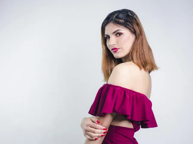 AntonellaBroown camgirl live amateur webcam