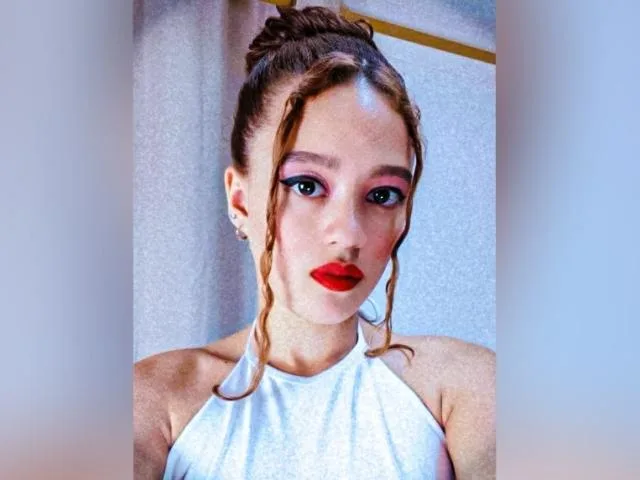 MaisieBerry camgirl live amateur webcam