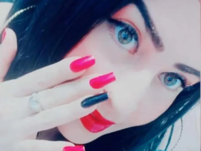 LindaSmith camgirl live amateur webcam