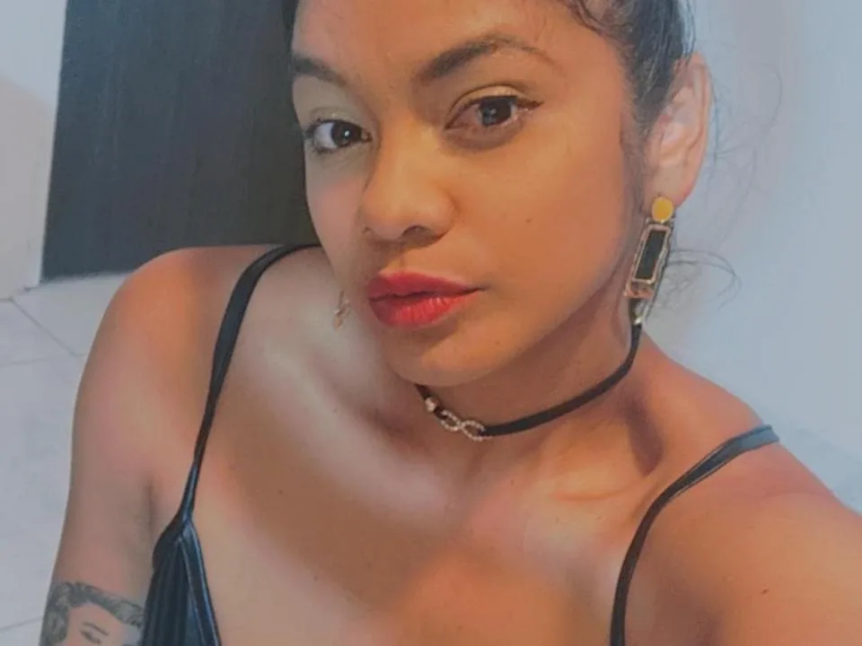 CamilaLoveAnal camgirl live amateur webcam