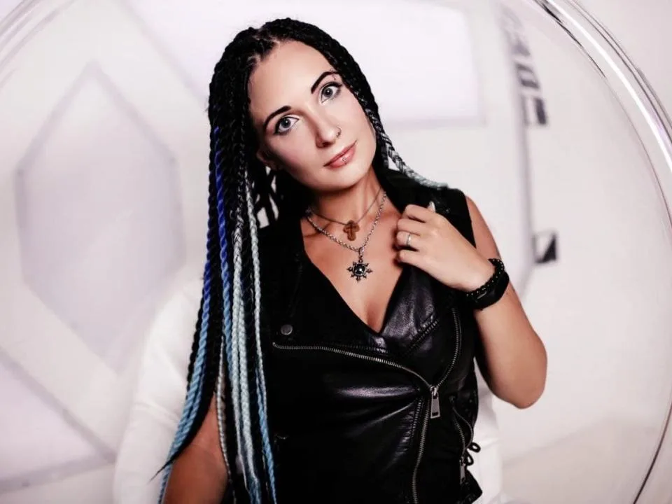 AdeleStrickt camgirl live amateur webcam
