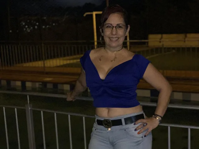 AlejandraMilf camgirl live amateur webcam
