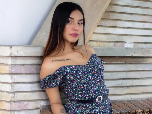 MaddySimmons camgirl live amateur webcam